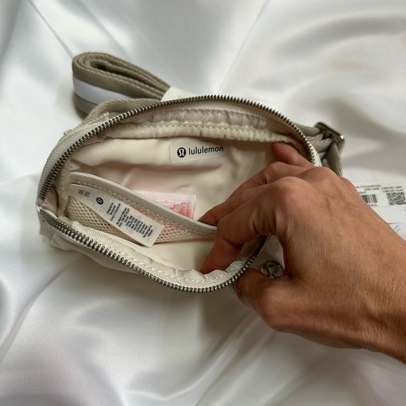 Lululemon Everywhere Crossbody Belt Bag in Tan/White - Picture 5 of 6